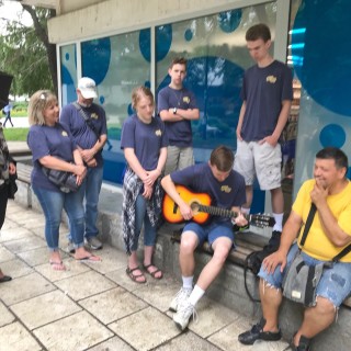 Kantri gupa iz Teksasa Sowell family - šetnja Smederevskim trgom