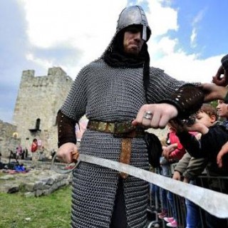 40684694_922592247933135_8944464643133276160_n