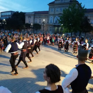 67836096_428375201098260_7150881794902982656_n