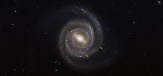 aktivnost u centrima galaksija i uloga supermasivnih crnih rupa