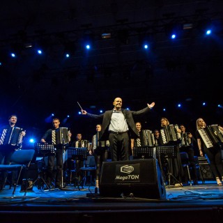 kragujevacki orkestar akordeonista foto